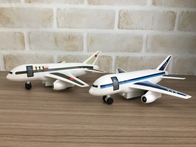 セリアのおもちゃ Anaやjalのような飛行機おもちゃが可愛すぎ